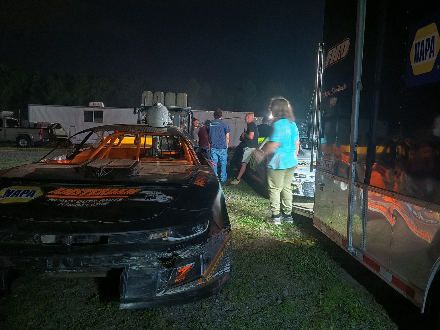 Dumblewski Racing pit scene