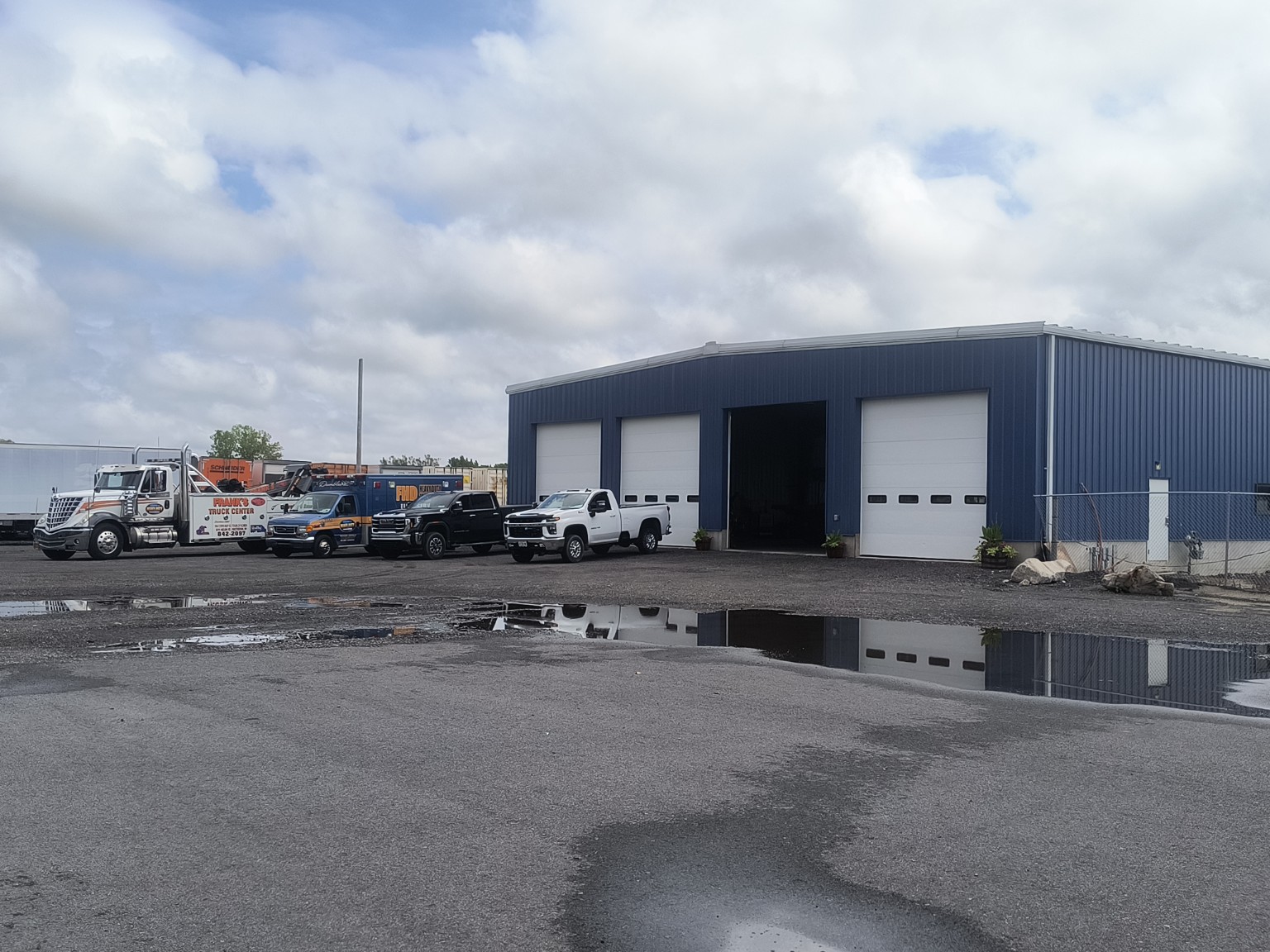 Frank's Heavy Duty repair facility and service fleet
